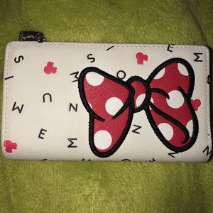 Loungefly Minnie Mouse wallet